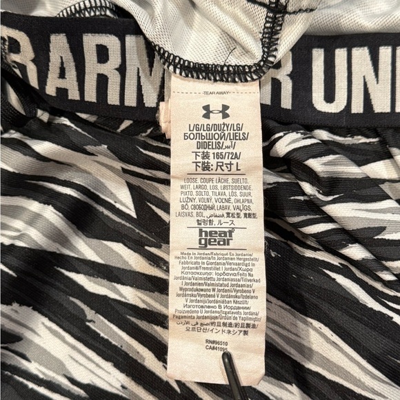 🍀2/$22 Under Armour Heatgear Perfect Pace Black White Running Short Womens Large - Picture 7 of 11